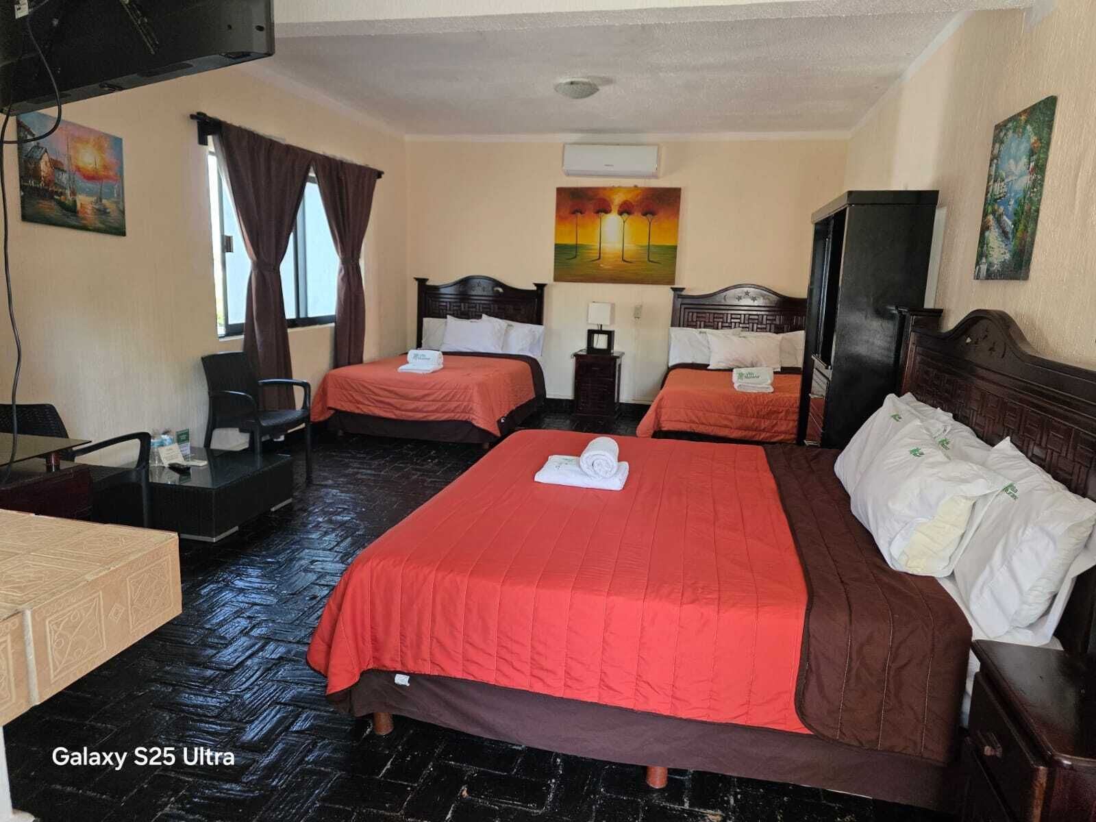Habitación junior | Cortinas opacas, wifi gratis, ropa de cama