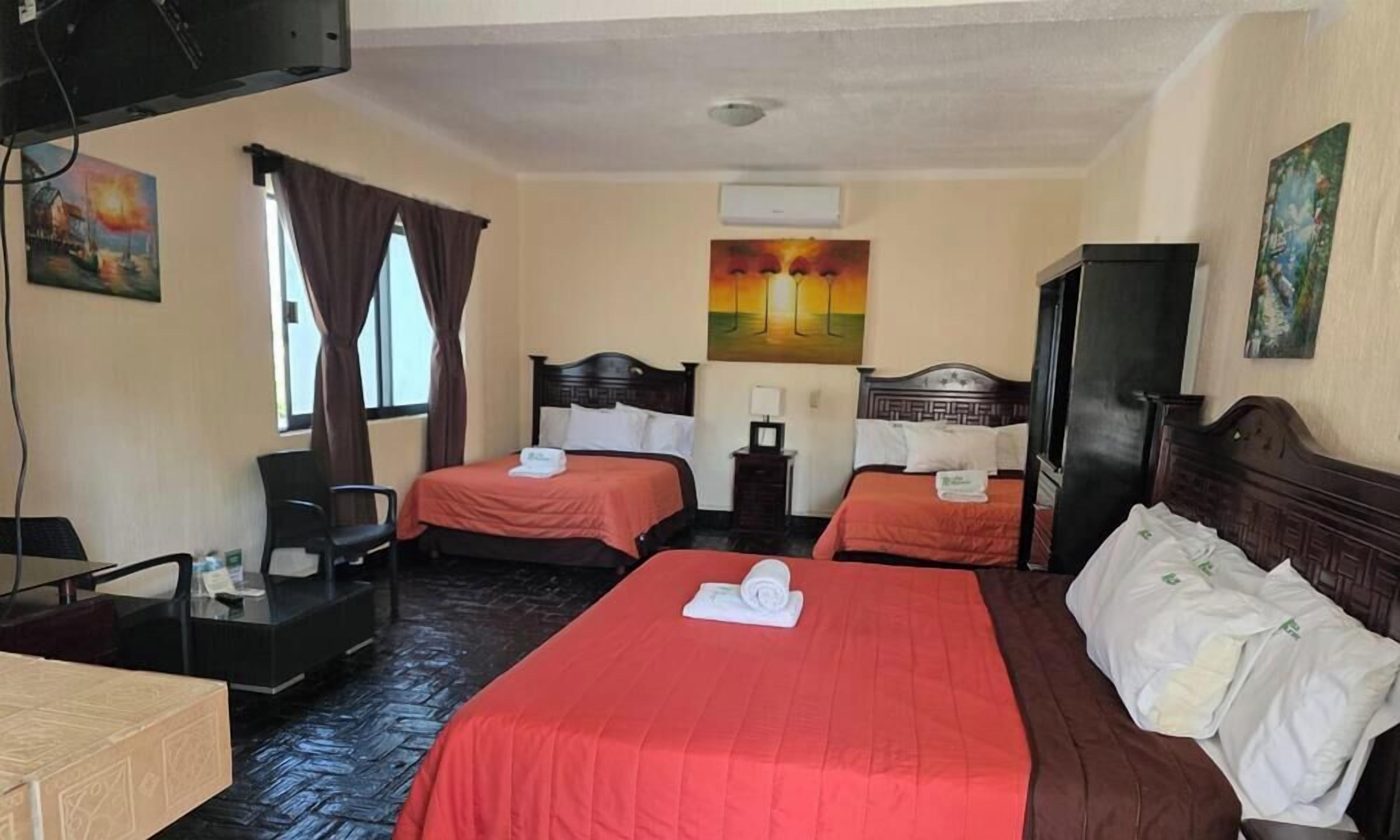 Junior Room | Blackout drapes, WiFi (free), bed sheets