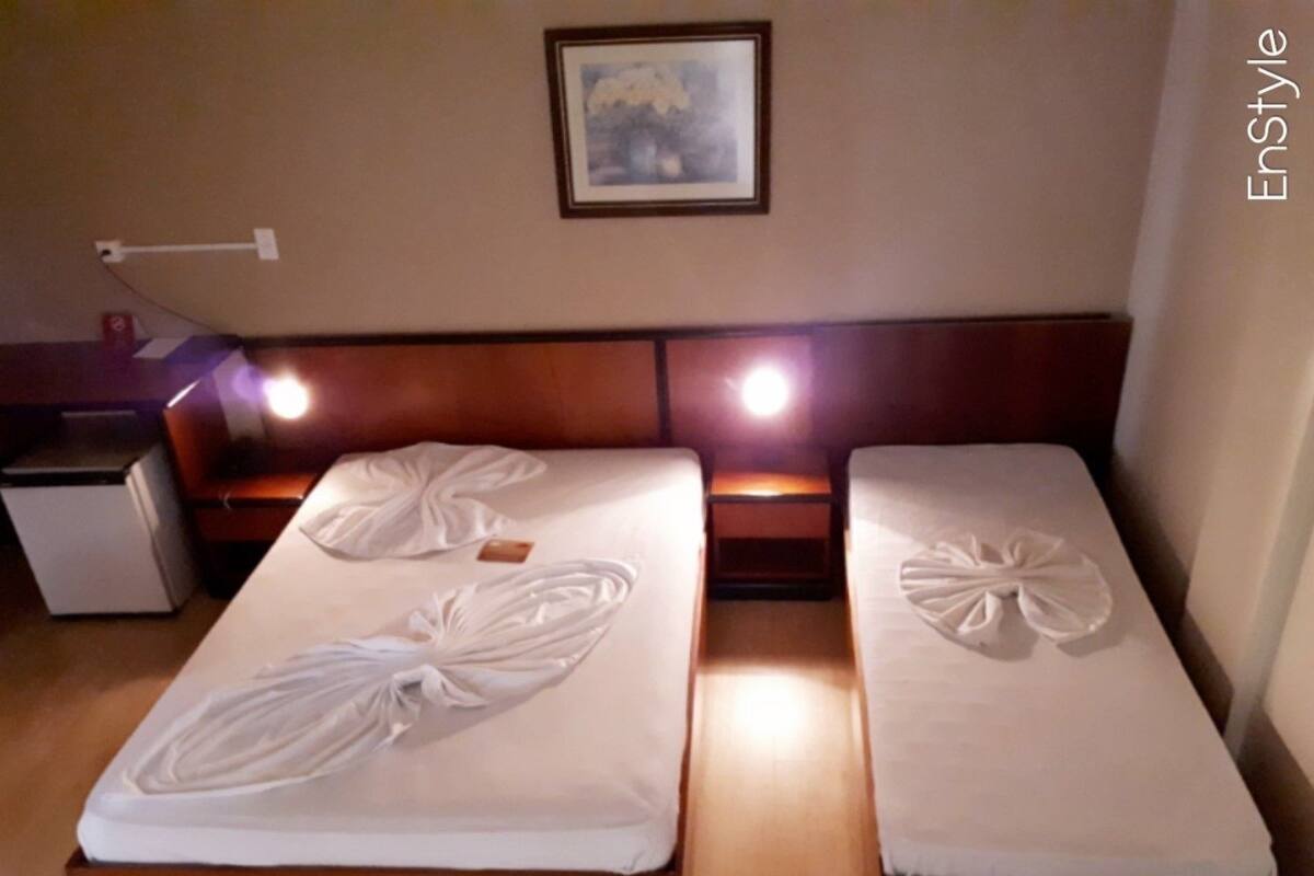 Quarto triplo | Frigobar, cofres nos quartos, escrivaninha, cortinas blackout