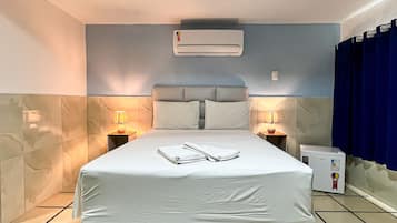 Economy Double Room (Tabajaras) | 1 bedroom, blackout curtains, iron/ironing board, free WiFi