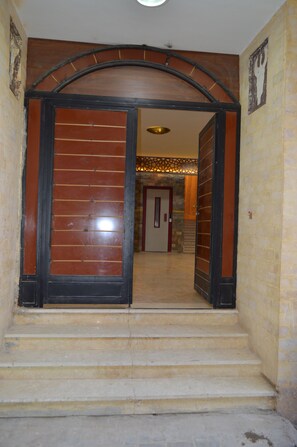 Property entrance - Comfort Pyramids inn (Giza)