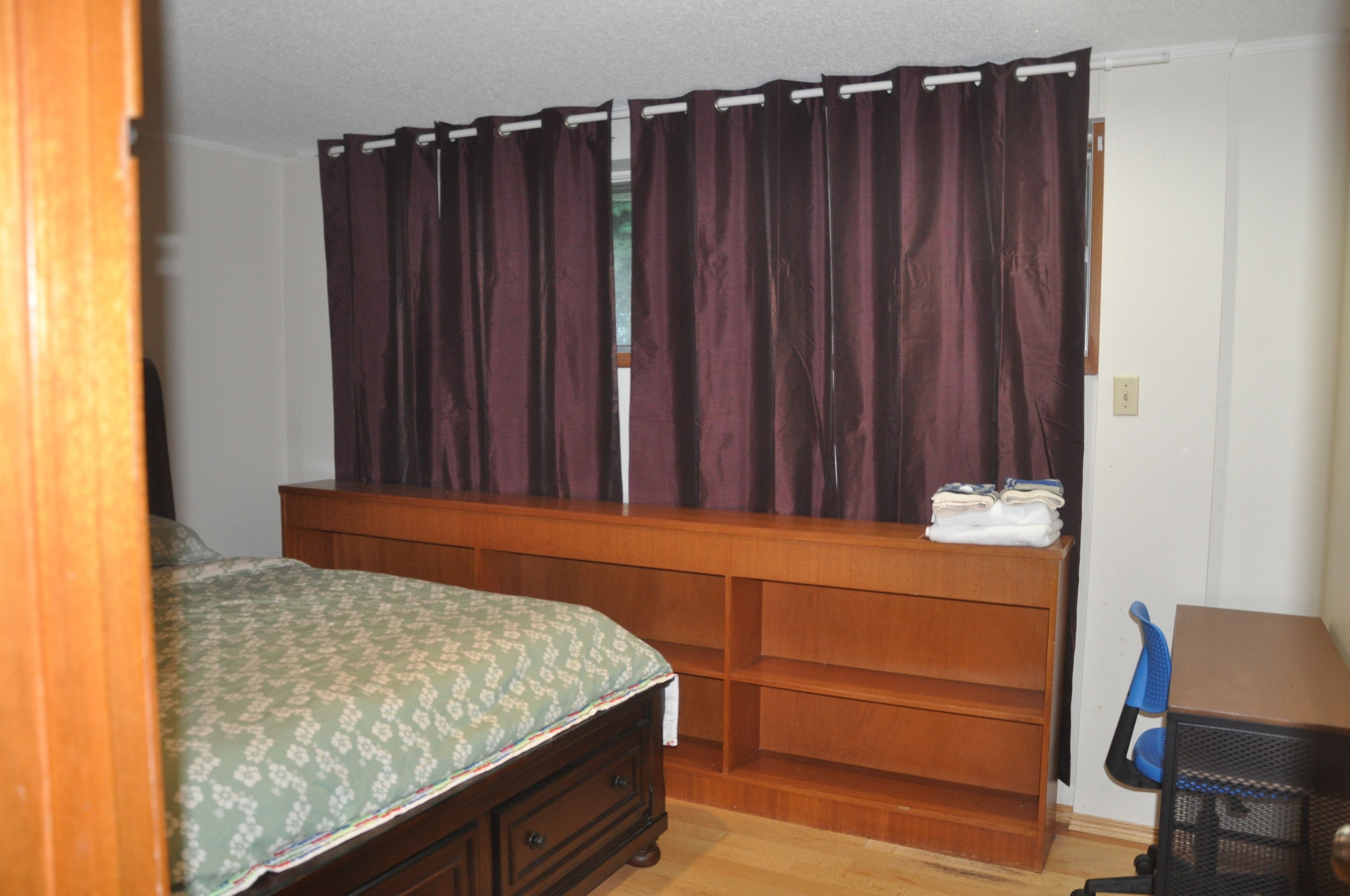 House | Individually furnished, desk, blackout drapes, free WiFi