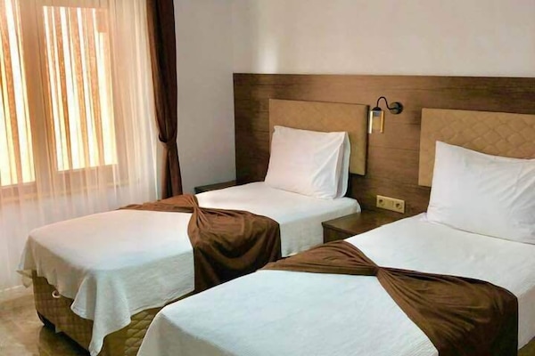 Standard Twin Room | Premium bedding, minibar, desk, blackout drapes