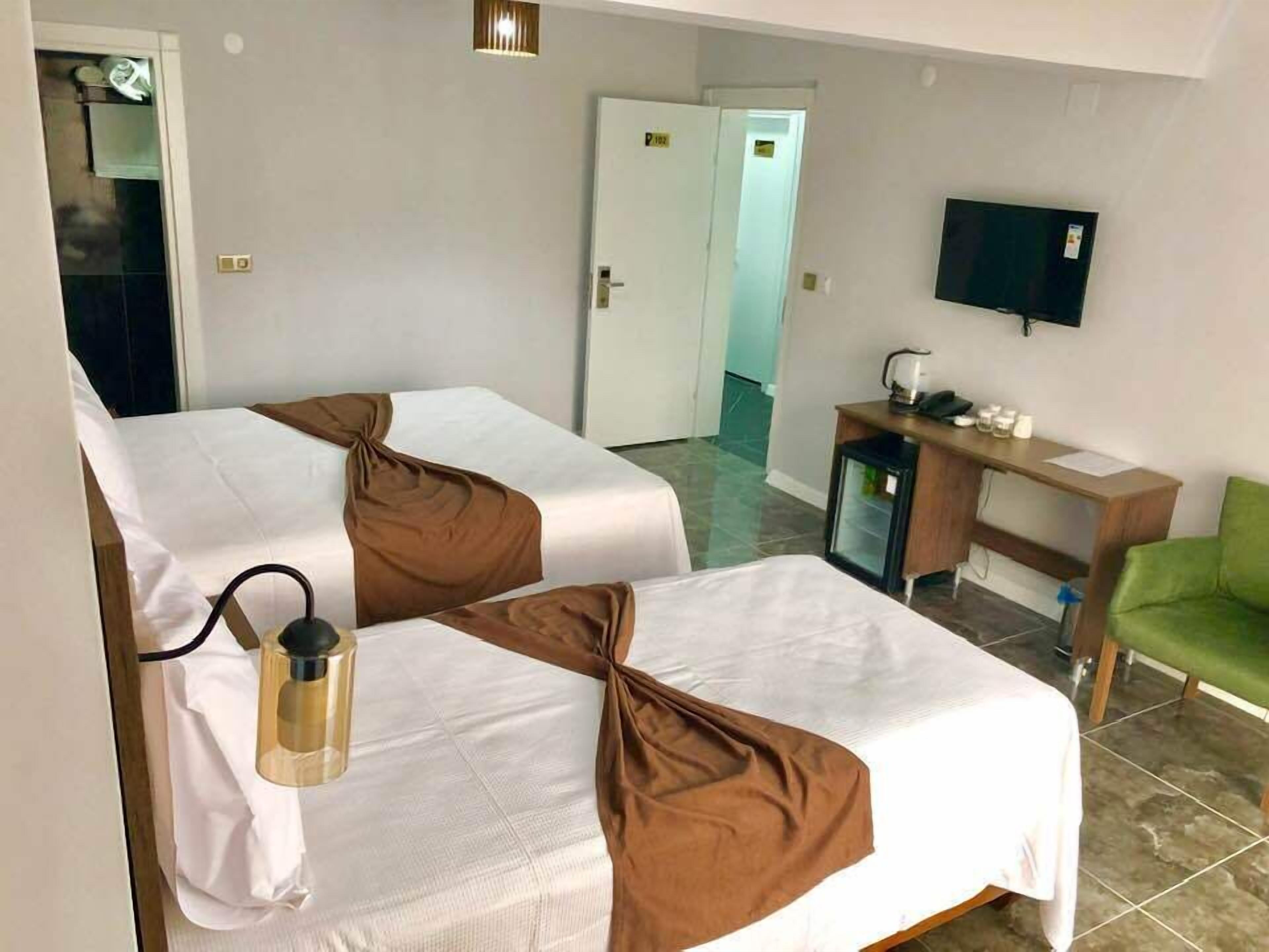 standard twin room | 1 bedroom, premium bedding, minibar, desk