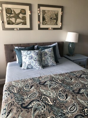 Iron/ironing board, free WiFi, bed sheets