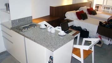 1 Schlafzimmer, Zimmersafe, Schreibtisch, laptopgeeigneter Arbeitsplatz