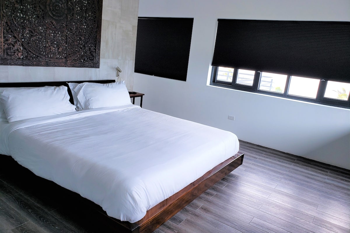 deluxe house, 5 bedrooms, pool access, ocean view (ocean front) | in-room safe, soundproofing, iron/ironing board, travel cot