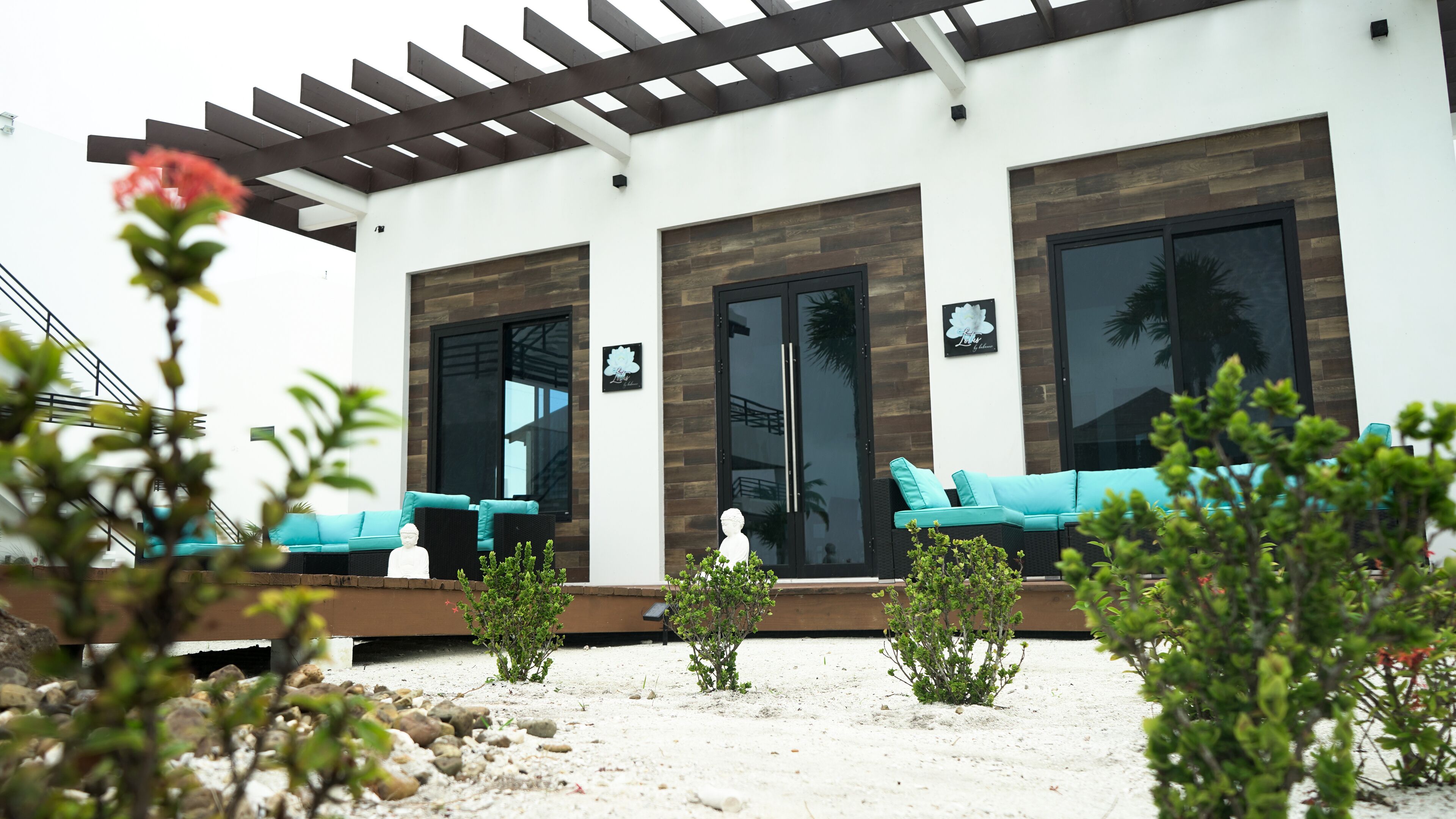 breakfast, lunch and dinner served