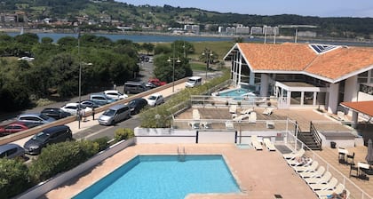 Vista al mar y al puerto