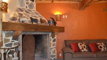 Comfort Cabin | Private kitchen | Fridge, oven, cookware/dishes/utensils