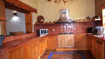 Fridge, oven, cookware/dishes/utensils