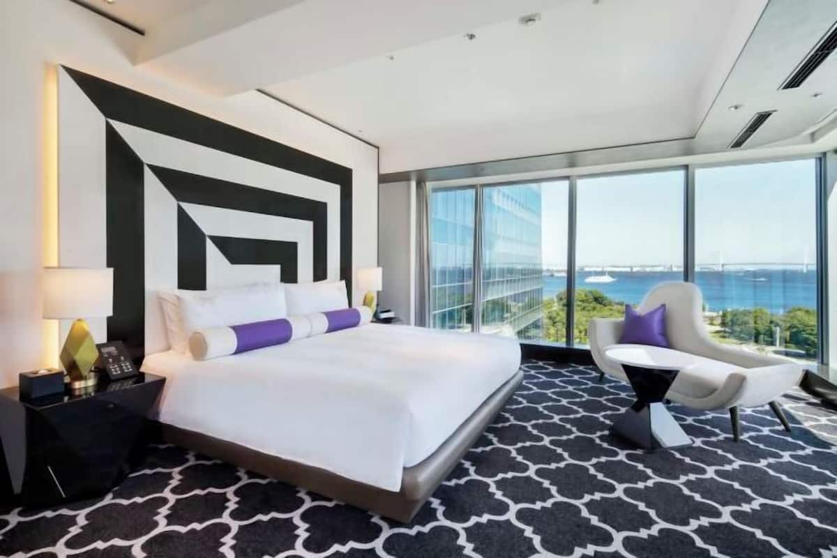 Premium bedding, down comforters, minibar, in-room safe