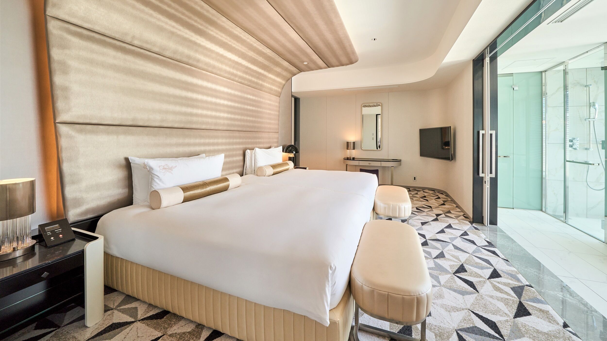 Premium bedding, down duvets, minibar, in-room safe