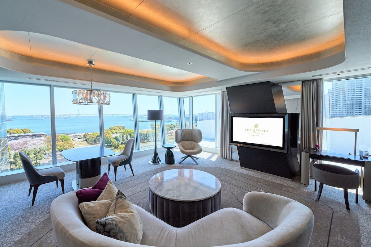 The Kahala Suite King, Non Smoking | Living area | 50-inch flat-screen TV with satellite channels, TV, offices