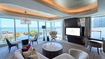 The Kahala Suite King, Non Smoking | Living area