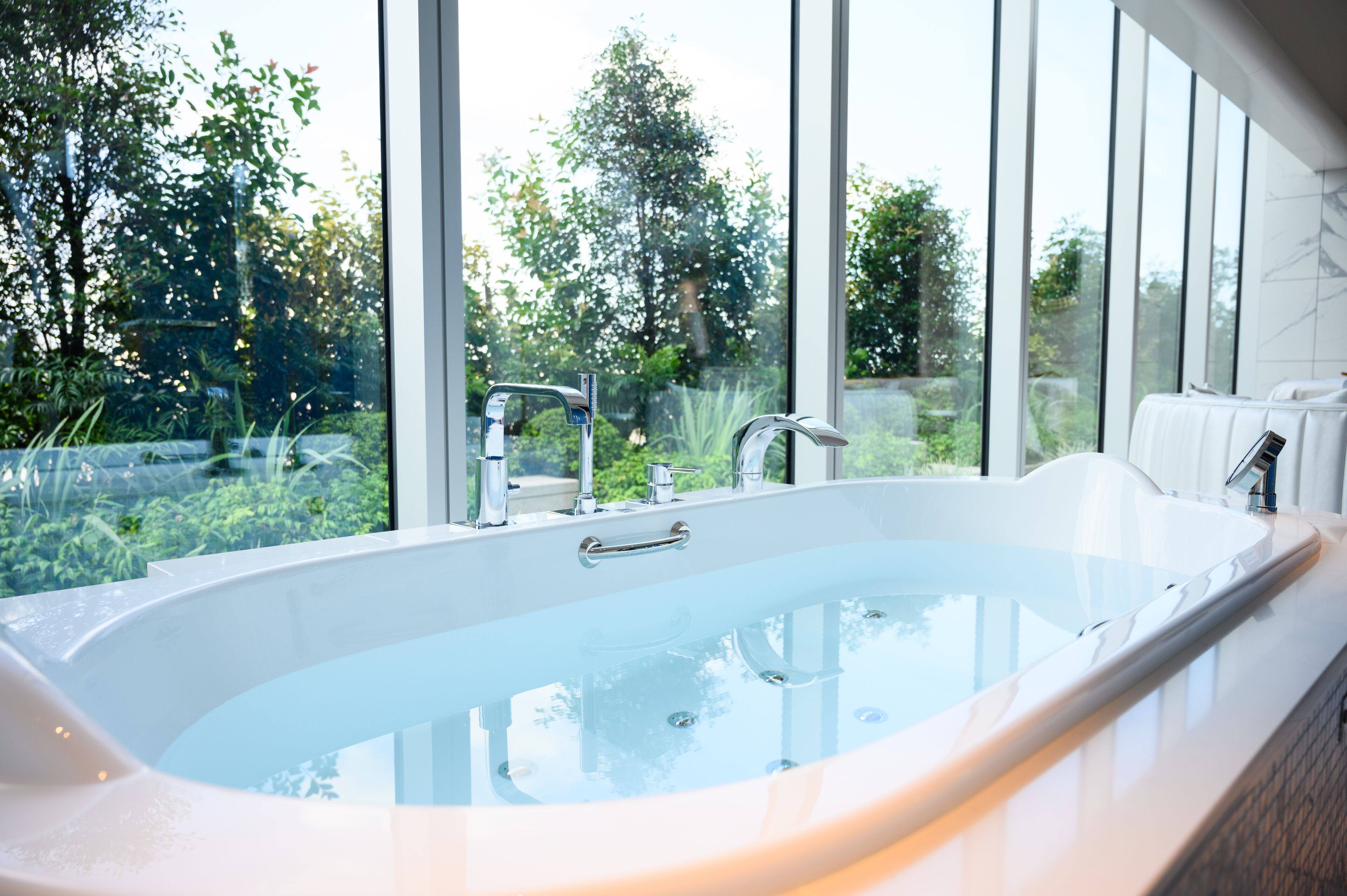 couples treatment room(s), sauna, hot tub, steam room, body treatments