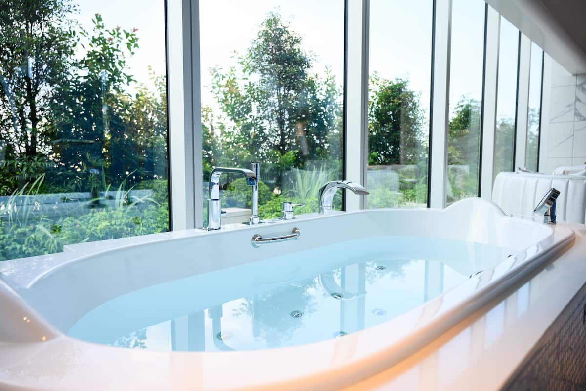 couples treatment room(s), sauna, hot tub, steam room, body treatments