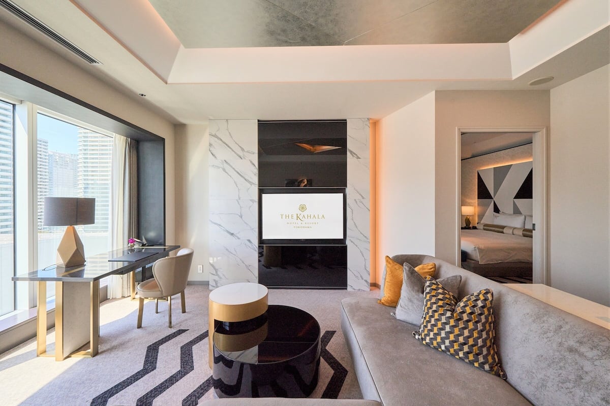 Premium Suite King, Non Smoking | Living area | 50-inch flat-screen TV with satellite channels, TV, offices