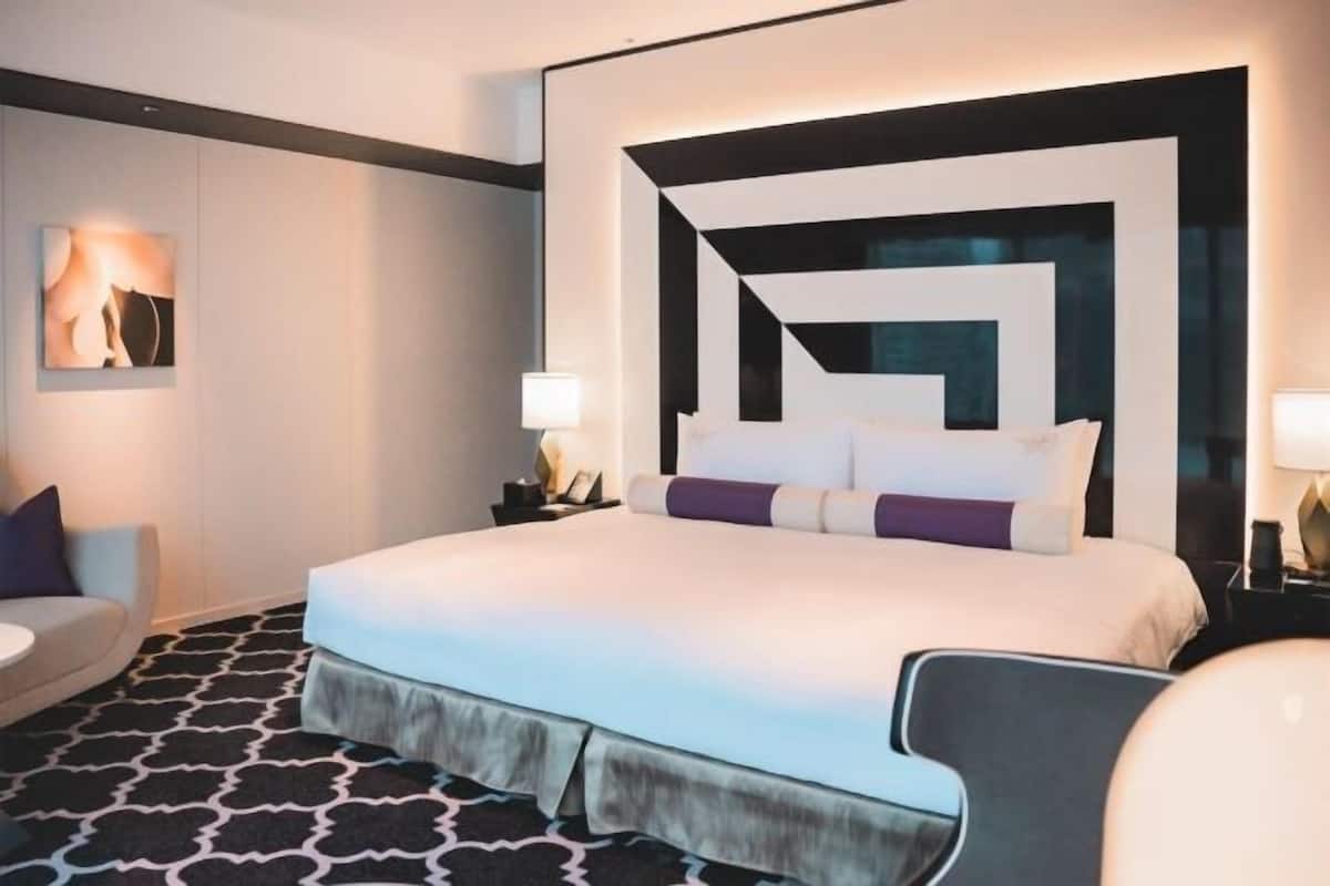 Premium bedding, down comforters, minibar, in-room safe