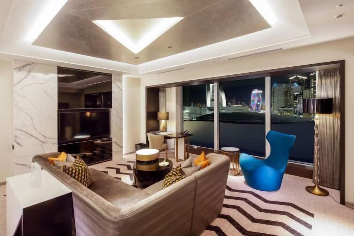 Living area | 50-inch flat-screen TV with satellite channels, TV, offices