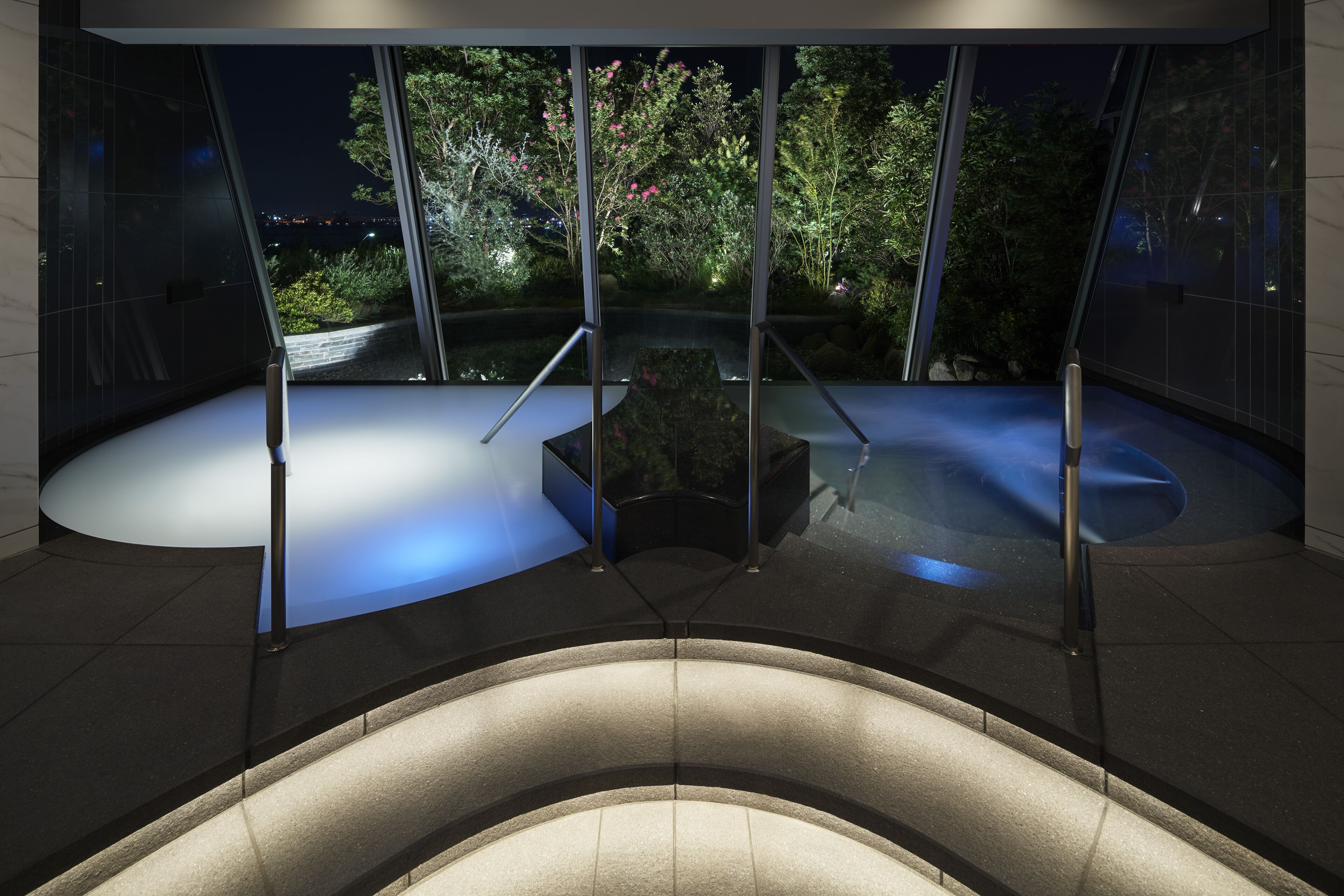 Behandelingskamers voor koppels, een sauna, een bubbelbad, een stoombad