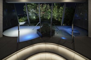 Salas de tratamiento para parejas, un sauna, una bañera de hidromasaje