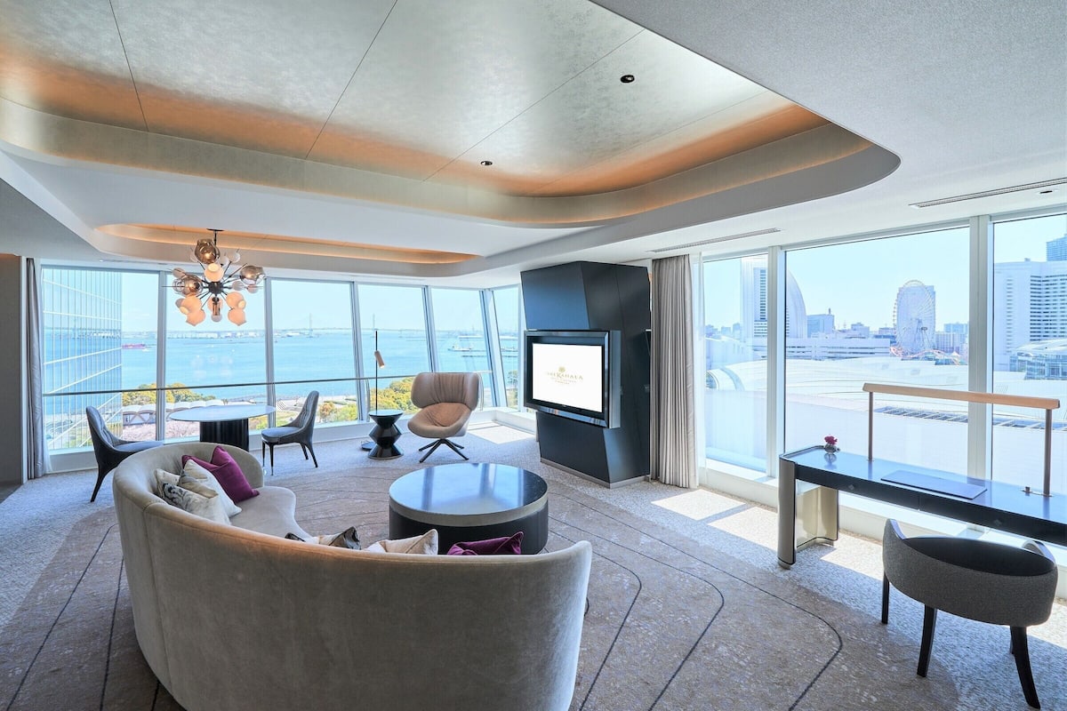 The Kahala Suite Twin, Non Smoking | Living area | 50-inch flat-screen TV with satellite channels, TV, offices