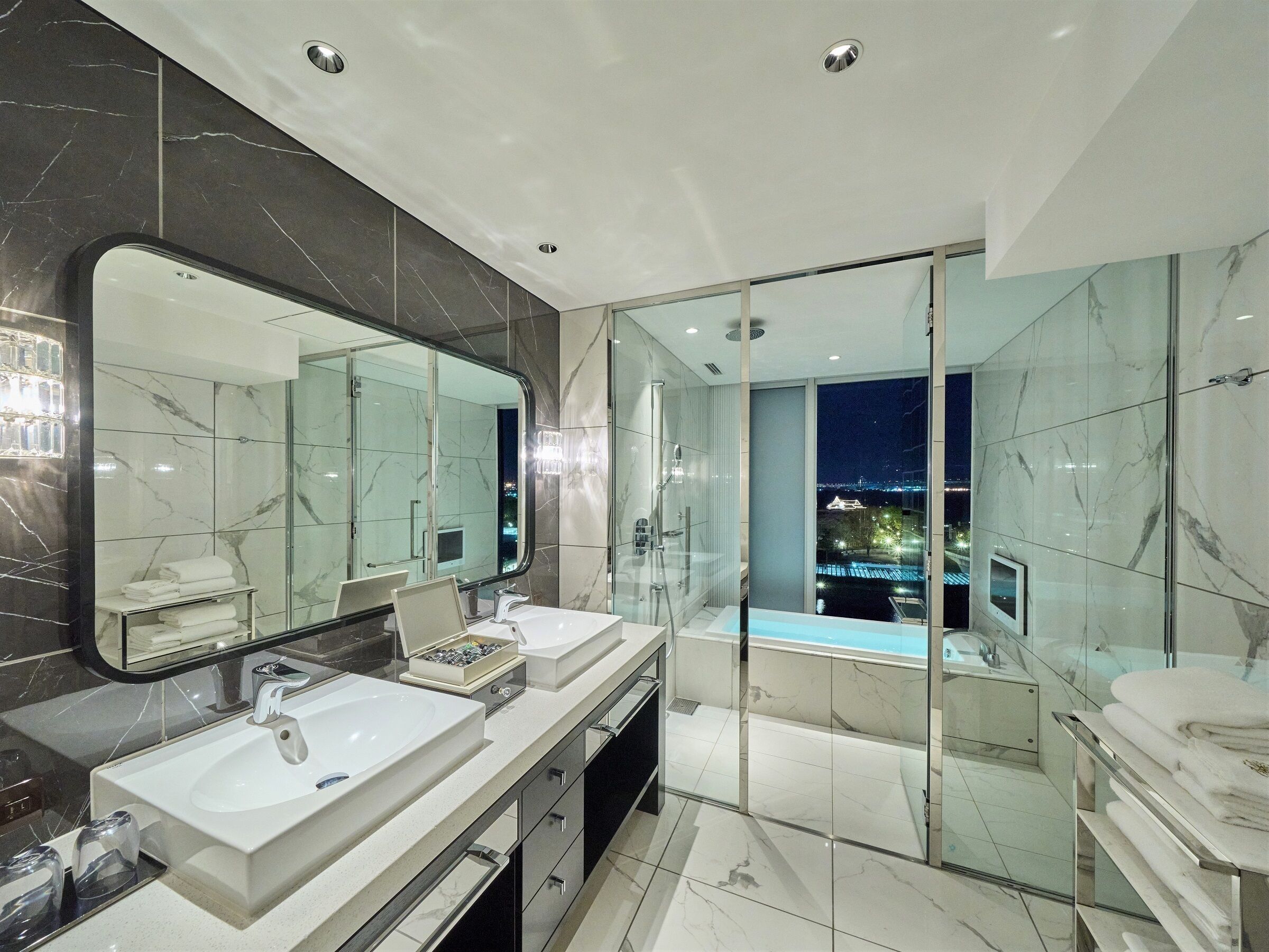 Separate tub and shower, eco-friendly toiletries, hair dryer, bathrobes