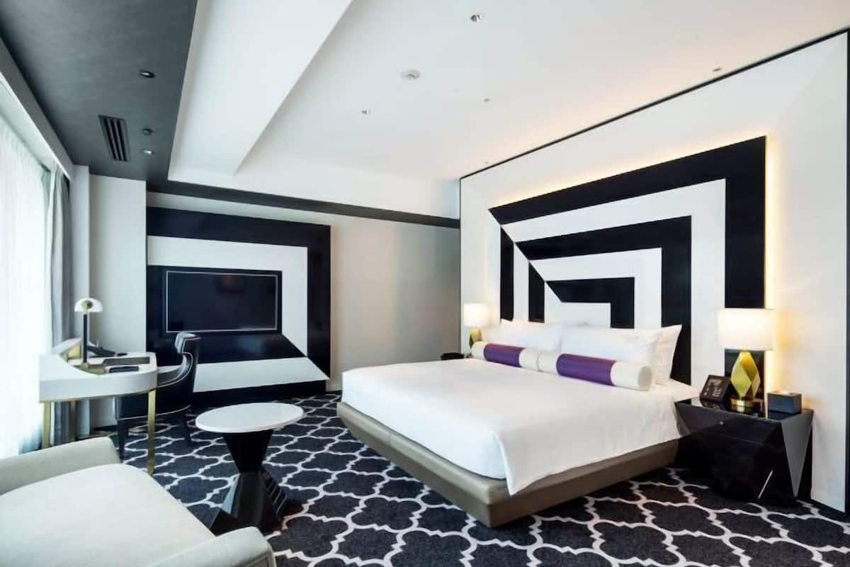 Premium bedding, down comforters, minibar, in-room safe