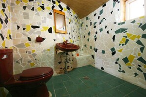 Traditional House, 2 Bedrooms (22 PY Ondol: Ma Yi San) | Bathroom | Shower, free toiletries, hair dryer, soap - Gwangsoo's Thought (Jinan)