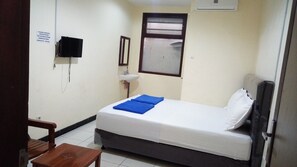 Economy Double Room | Rollaway beds, free WiFi, bed sheets - K15 Exclusive (Malang)