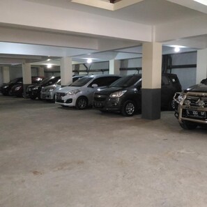 Ubetjent parkering (inkludert)