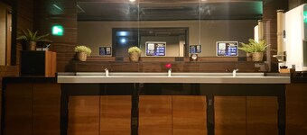 Hotel Cabin Style – Caters to Men