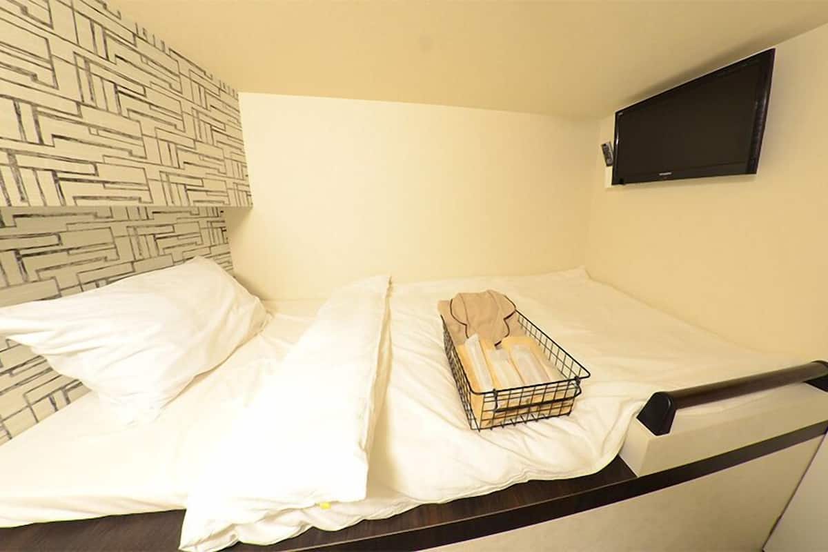 Upper Cabin Room, Men Only | WiFi (free)