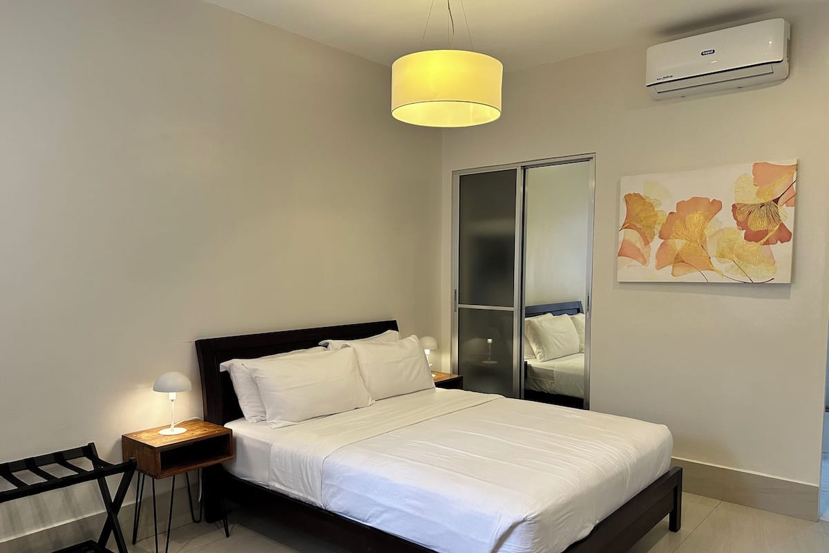Deluxe-Suite, 1 Queen-Bett (3) | Hochwertige Bettwaren, Pillowtop-Betten, individuell dekoriert