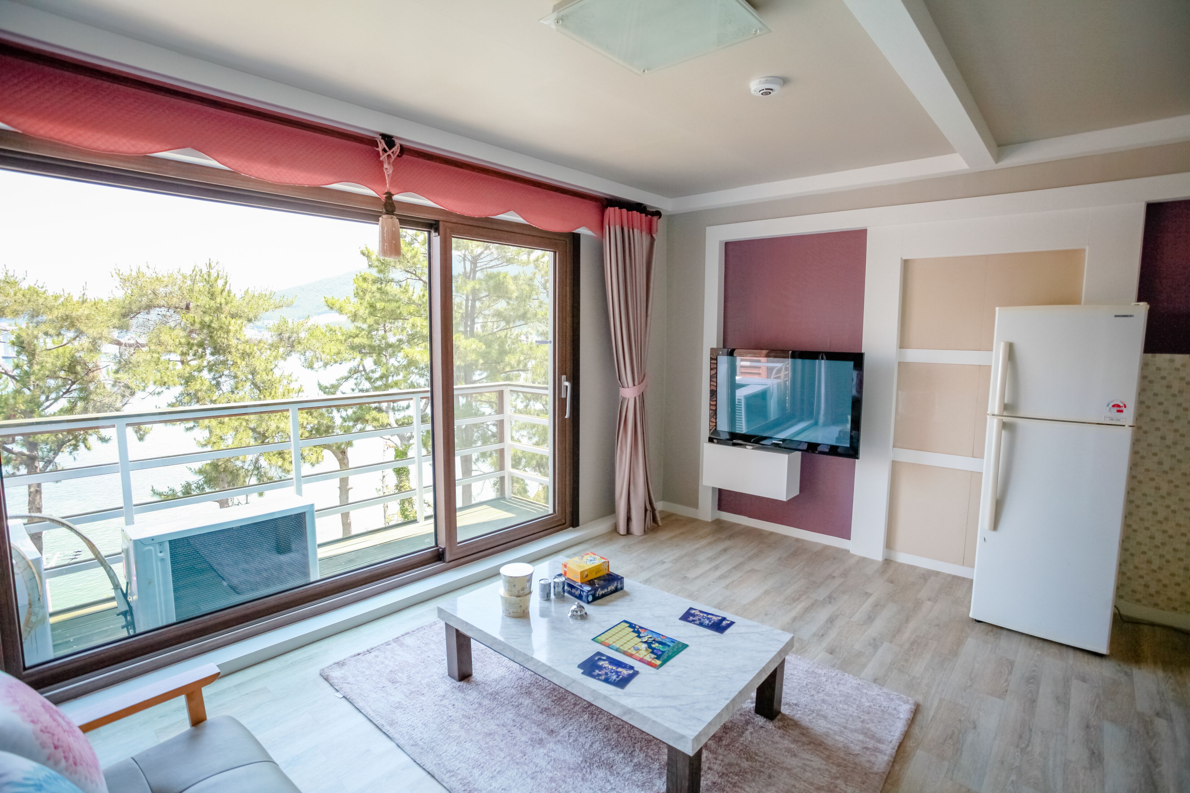 Duplex (302) | Living area | 42-inch flat-screen TV with satellite channels, TV