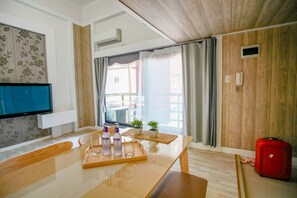 Duplex (201 203 301 303) | In-room dining - Tongyeong Iris Pension (Tongyeong)