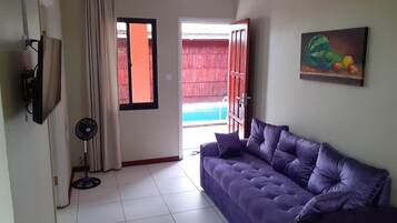 Apartemen Mewah, 1 Tempat Tidur Double, Bebas Asap Rokok, pemandangan kolam renang | Bantalan ekstra lembut dan didekorasi berbeda-beda