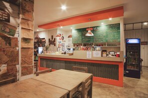 Restaurant - Ted's Bed and Breakfast (Santa Cruz)