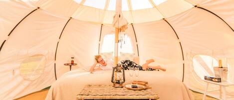 Romantic Tent | Iron/ironing board (on request), WiFi (free), individually decorated