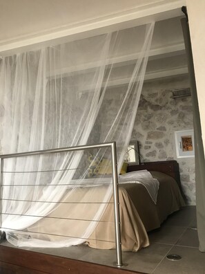 1 bedroom, soundproofing, iron/ironing board, bed sheets - SHED BLUE FEET IN THE WATER ON THE BEACH (Marseille)