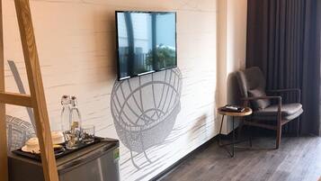 Rómantísk stúdíóíbúð | Öryggishólf í herbergi, sérhannaðar innréttingar, sérvalin húsgögn