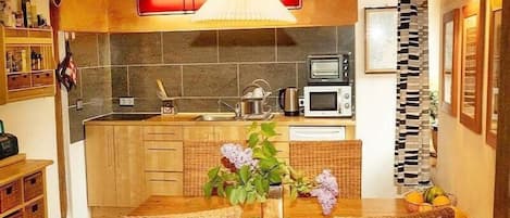 Kühlschrank, Mikrowelle, Toaster