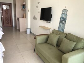 星月海景双人房 | 办公桌、遮光窗帘、免费 WiFi、床单