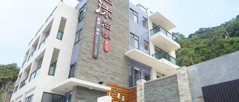 Πρόσοψη καταλύματος