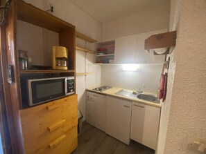 Microwave, dishwasher, coffee/tea maker