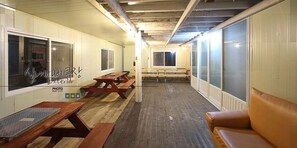Room (D) | Terrace/patio