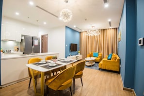 Apartamento Deluxe | Servicio de comidas en la habitación
