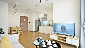 Family Apartment | 1 bedroom, in-room safe, desk, soundproofing