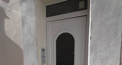 " Les Hauts De Bourg " APT 102 T2 COSY de 45 m2, 1 ch avec écran plat